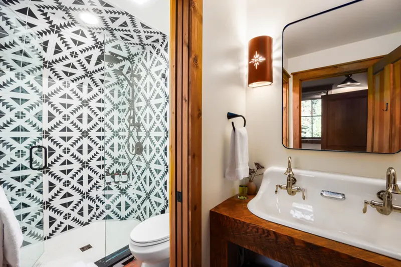 Bathroom vanity